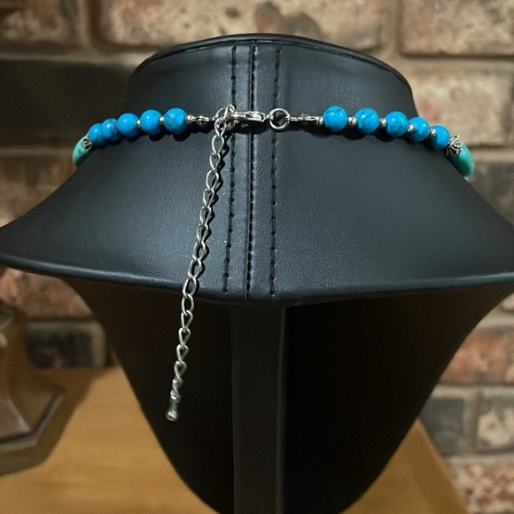 Howlite and red stone southwest statement necklace - Picture 6 of 6